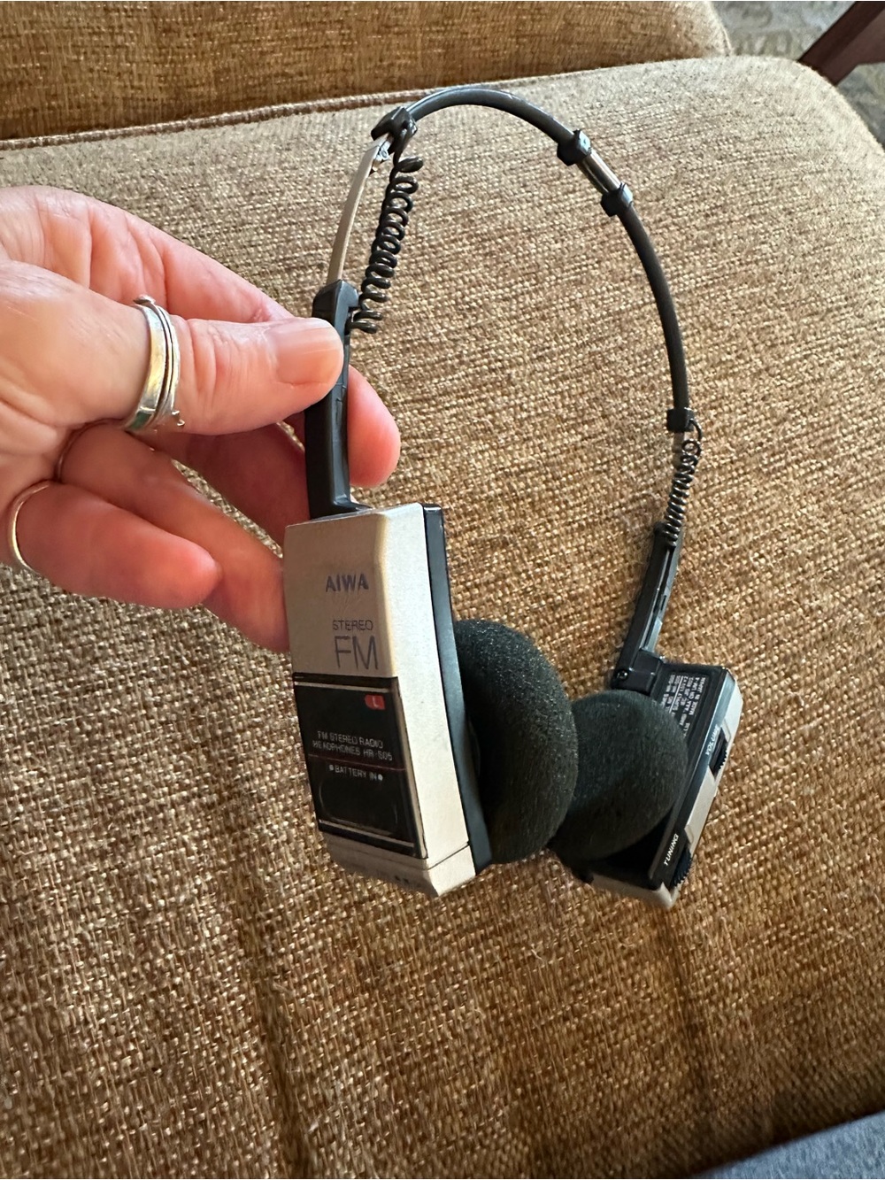 Vintage 1986 Aiwa HR-SO6 AM/FM radio headset